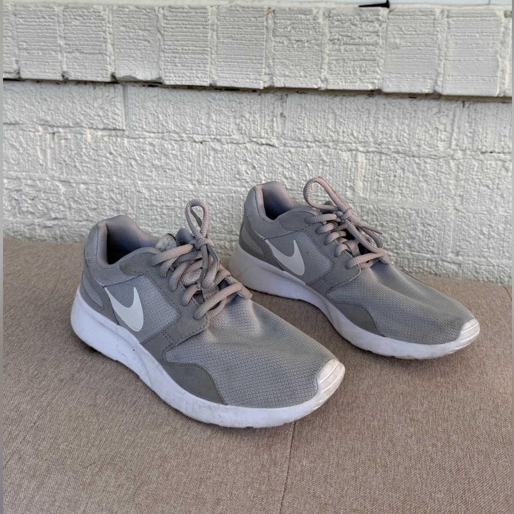 Nike Light Gray Running Shoes